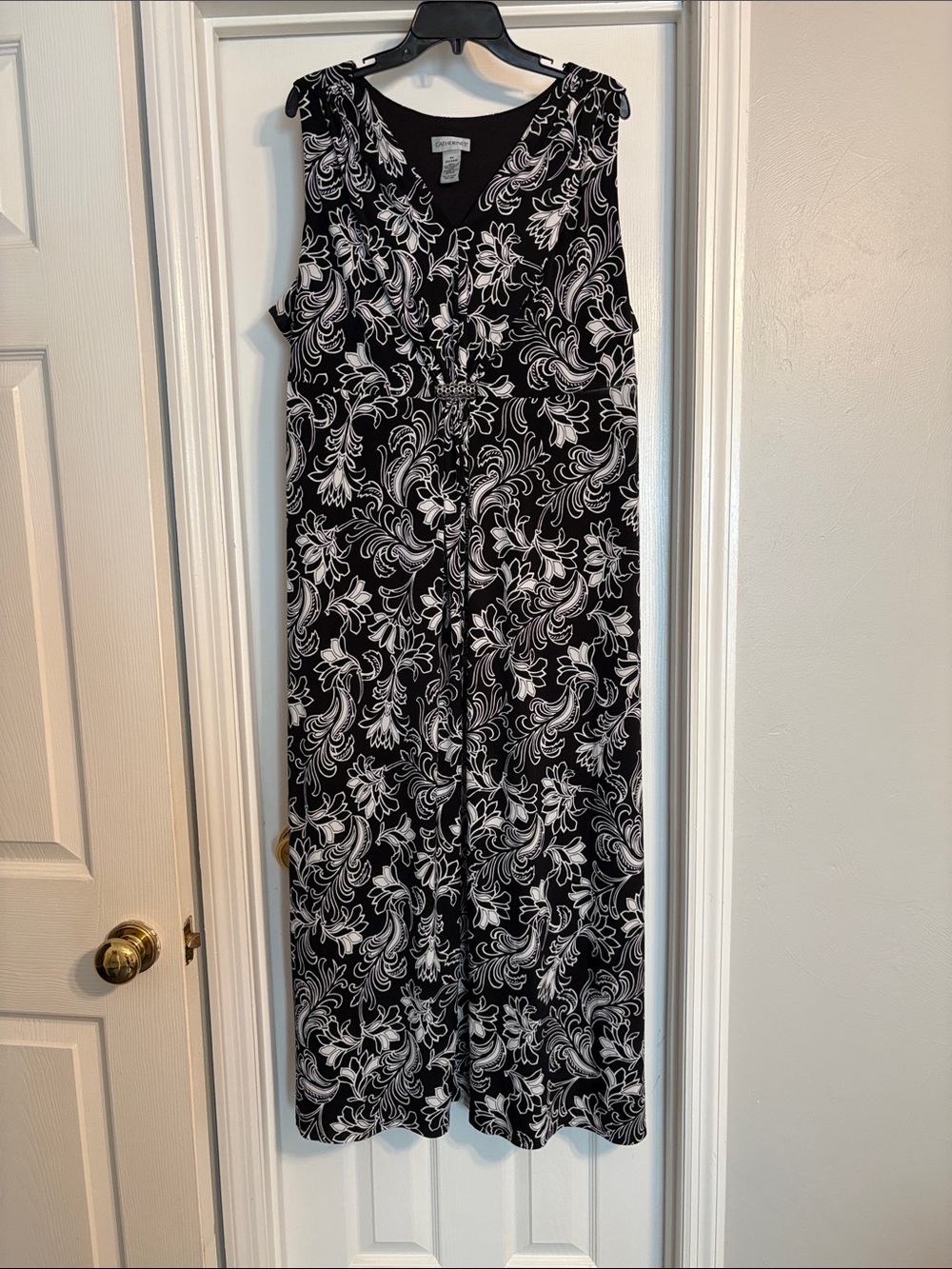 Sleeveless Black Floral-Print V-Neck dress